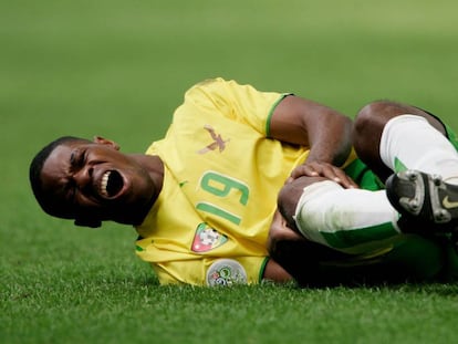 Ludovic Assemoassa en el momento de su lesi&oacute;n de rodilla con Togo. 