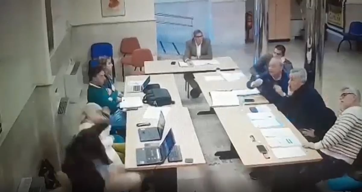 El concejal del PSOE en Aranjuez que lanzó un café a la cara del portavoz de Vox entregará su acta este martes