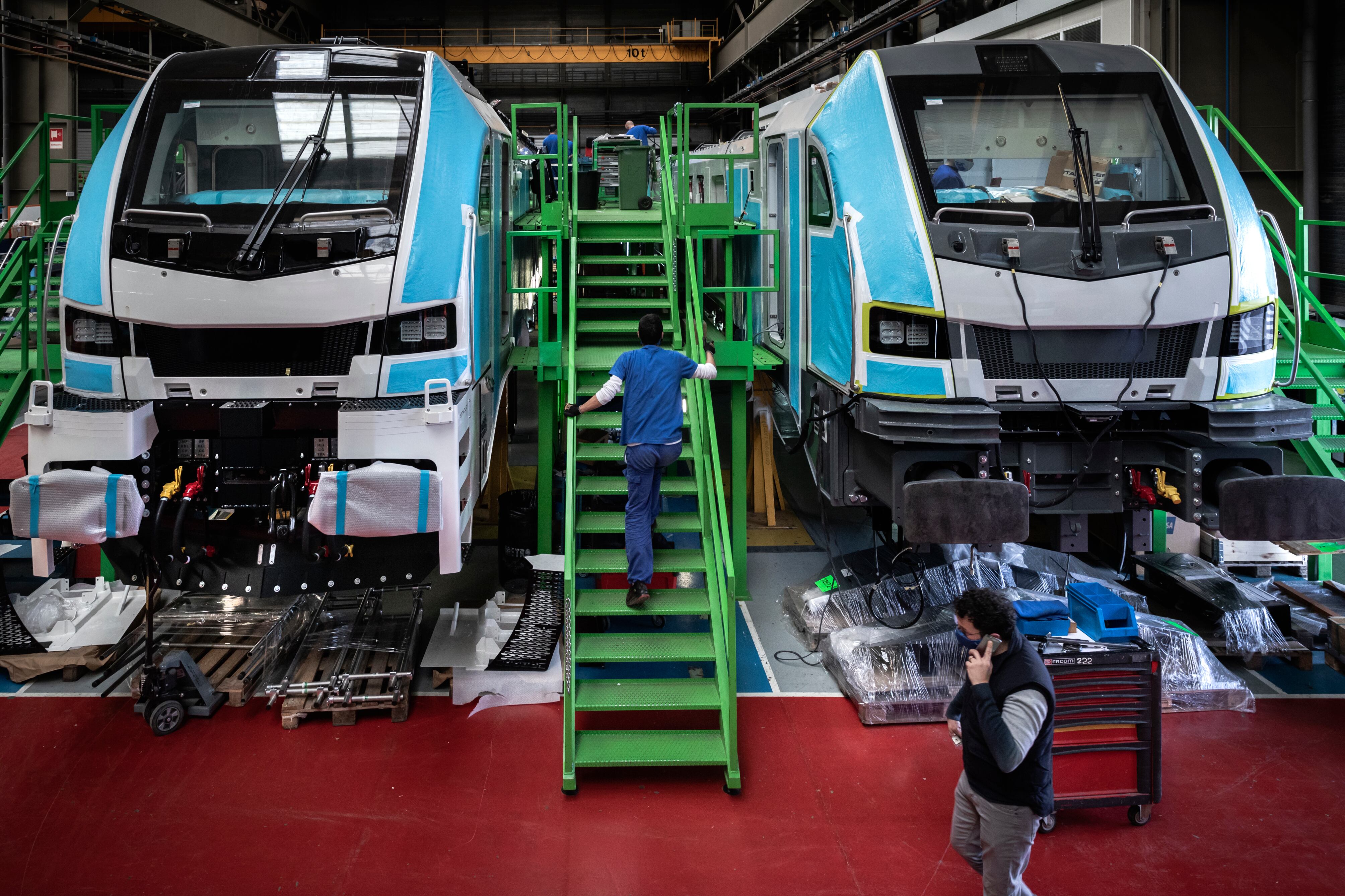 Stadler fabricará 504 tranvías en su planta de Valencia y garantiza nueve años de estabilidad laboral