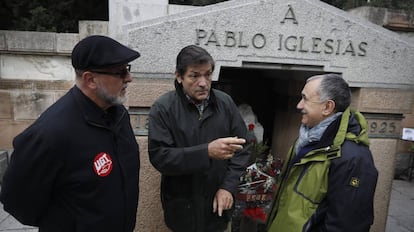 El líder de UGT José María Alvarez, Javier Fernández, presidente de la gestora del PSOE y Lopez Reillo de UGT Madrid.