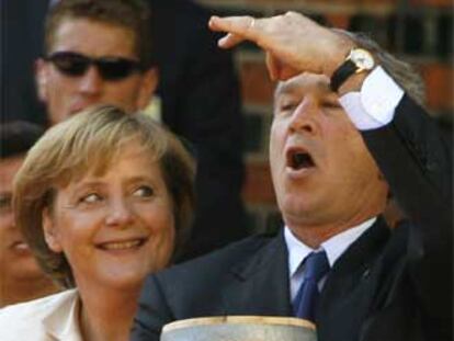 Angela Merkel y George W. Bush, durante su encuentro en la ciudad alemana de Stralsund.