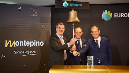 Montepino, socimi especializada en el sector inmologístico y promovida por Valfondo Investment Management y Bankinter Investment, debutó este martes en Euronext Access París. El toque de campana corrió a cargo de Fernando Moreno (izquierda), presidente del consejo de administración de Montepino y director general de banca de empresas de Bankinter; de Juan Vera (centro), presidente no ejecutivo de Valfondo Investment Management, y de Juan José Vera, director general de Valfondo.