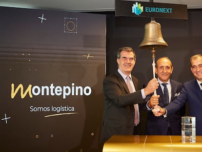 Montepino, socimi especializada en el sector inmologístico y promovida por Valfondo Investment Management y Bankinter Investment, debutó este martes en Euronext Access París. El toque de campana corrió a cargo de Fernando Moreno (izquierda), presidente del consejo de administración de Montepino y director general de banca de empresas de Bankinter; de Juan Vera (centro), presidente no ejecutivo de Valfondo Investment Management, y de Juan José Vera, director general de Valfondo.