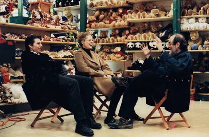 Tom Cruise, Nicole Kidman y Kubrick durante el rodaje de 'Eyes Wide Shut'.