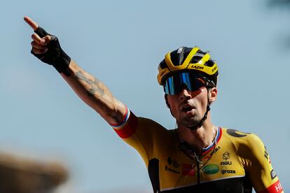 Primoz Roglic, entra vencedor de la cuarta etapa y se coloca líder de La Vuelta este martes, disputada entre las localidades de Vitoria y Laguardia.