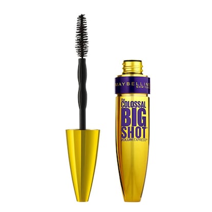 ¿Qué? The Colossal Big Shot de Maybelline.

¿Por qué? Siguiendo muy de cerca a la anterior, uno de los productos más atemporales de la marca: más de 2.500 reviews en Amazon y de las opciones más económicas. Cuenta, esta vez, con un maxi cepillo de púas onduladas que capturan muy bien la fórmula con colágeno voluminizante y la reparten de forma uniforme por las pestañas. Con un tono muy negro para un plus de volumen.