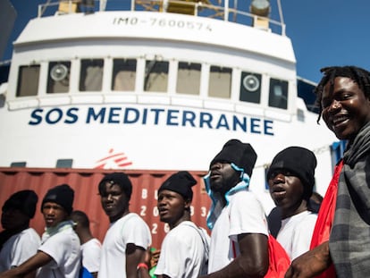 EL BARCO AQUARIUS SOS MEDITERRANEE FLETADO POR MEDICOS SIN FRONTERAS QUE HA REALIZADO UN RESCATE DE PATERAS EN LA ZONA SAR FRENTE A LAS COSTAS DE LIBIA DE 629 PERSONAS. BUSCA PUERTO DESPUES QUE EL MINISTRO DE INTERIOR DE ITALIA CERRASE LOS PUERTOS ITALIANOS. AMBIENTE OSCAR CORRAL 11/06/18