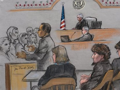 Escena del juicio a Tsarnaev, segundo por la derecha.