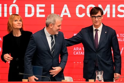 Desde la izquierda, la presidenta de la Diputación de Barcelona, Lluïsa Moret; el alcalde de la ciudad, Jaume Collboni; y el primer secretario del PSC, Salvador Illa, este lunes en Barcelona.