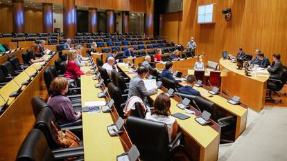 Vista general de una sesión de la Comisión para la Reconstrucción Social y Económica.