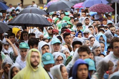 Moradores de Chapecó fizeram fila na manhã deste sábado para entrar na Arena Condá. 