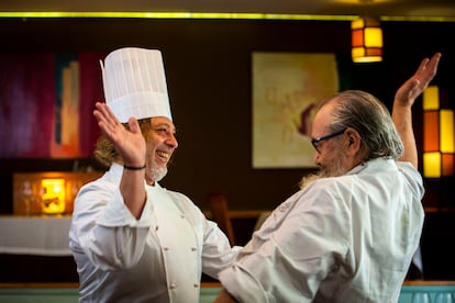 Andrés Madrigal e Iñaki Camba, dentro del restaurante Arce.