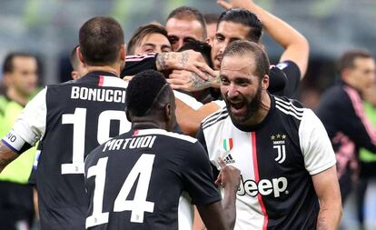 Higuaín celebra la victoria.