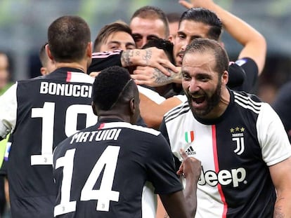 Higuaín celebra la victoria.