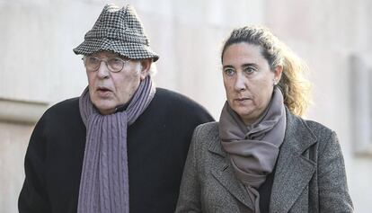 Montull amb la seva filla, entrant al TSJC per conèixer la sentència del 'cas Palau'.