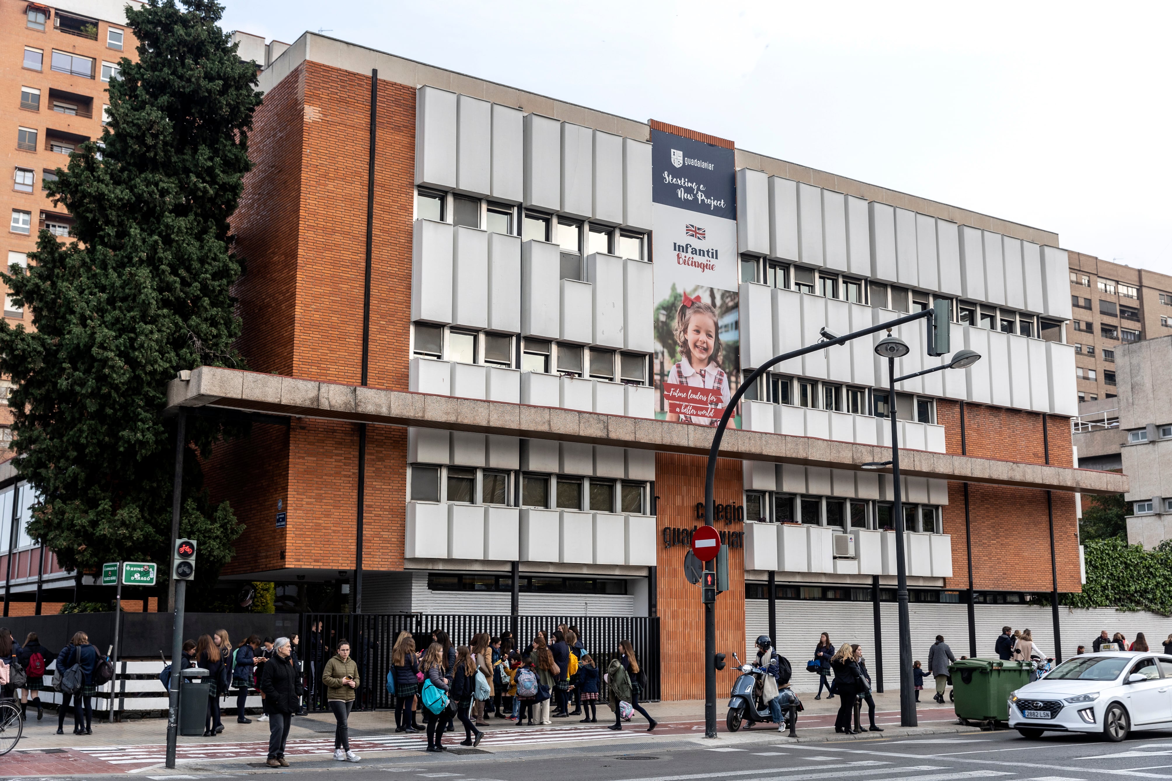 Las familias y el profesorado de la pública, Sumar y Podemos critican la mejora de los conciertos educativos anunciada por el Gobierno 