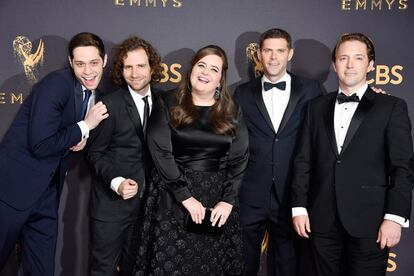 Los actores de Saturday Night Live Pete Davidson, Kyle Mooney, Aidy Bryant, Mikey Day y Beck Bennett. El programa, muy crítico con las políticas de Donald Trump, ha cerrado una de sus temporadas más aplaudidas.