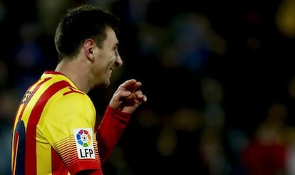 Leo Messi smiles after scoring his second goal of the night in Barcelona&#039;s 0-2 win at Getafe.