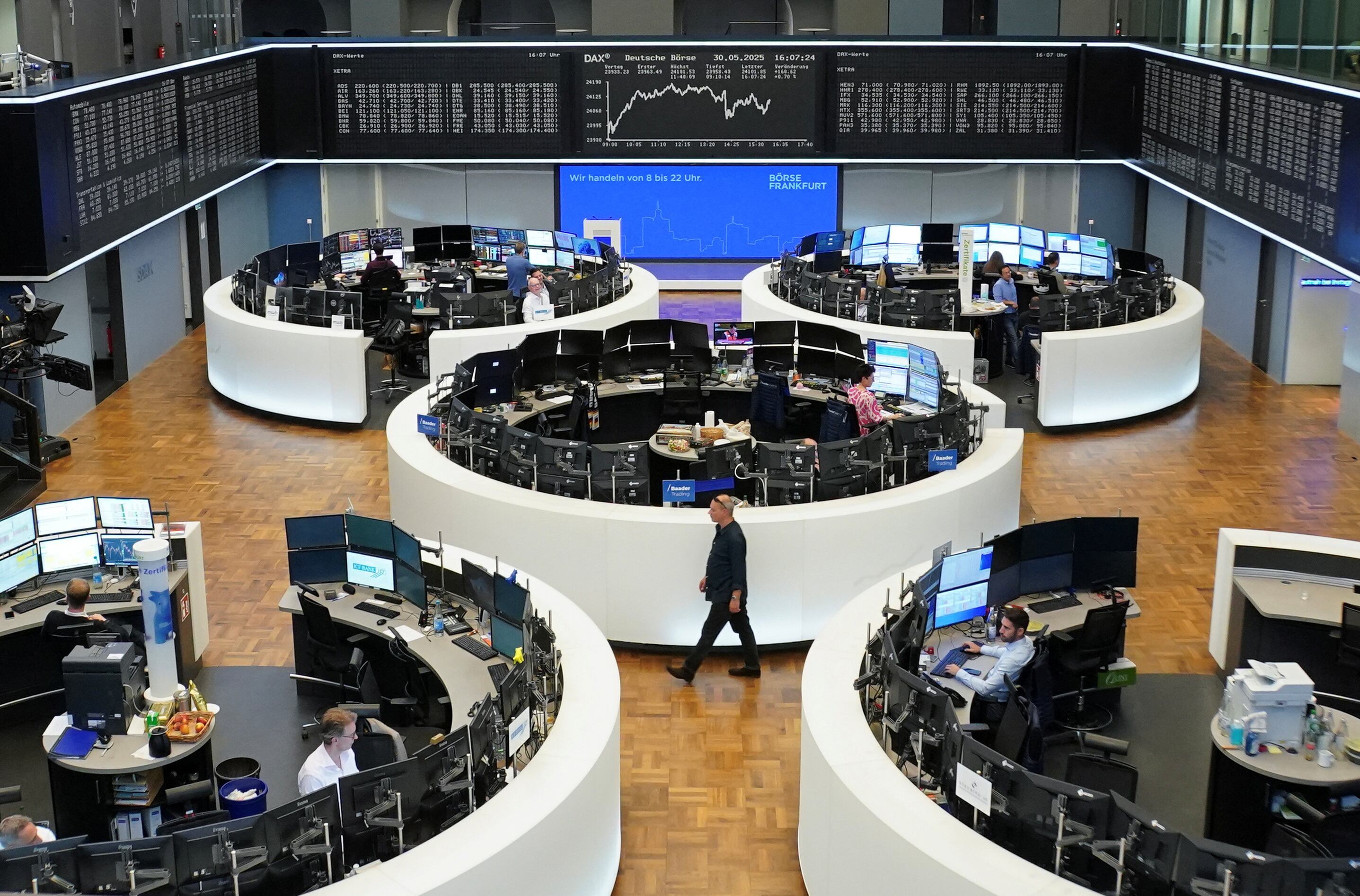 Europa gana nuevos campeones bursátiles con los altibajos de Wall Street