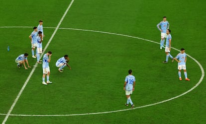 Algunos de los jugadores de España durante la tanda de penaltis.