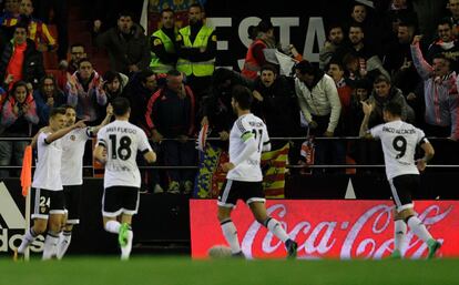 Cheryshev, a la izquierda, celebra su gol al Atlético.