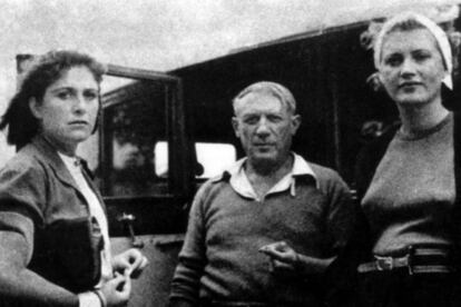 Lee Miller junto a Pablo Picasso y Dora Maar (1937).