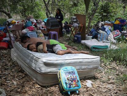 El desborde del río Chillón, en Lima, destruye unas 25 casas rústicas que se encontraban cerca de la orilla.