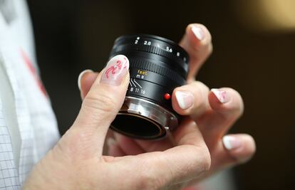 Una de las 'marcas' de la casa Leica ha sido la alta calidad de sus objetivos. En la imagen, una lente del sistema digital Summicron-M.