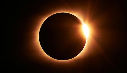 Imagen de un eclipse de Sol