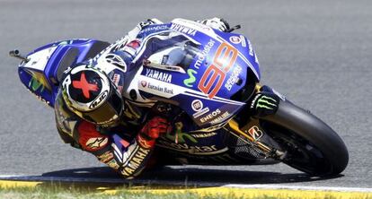 Jorge Lorenzo, en acci&oacute;n durante los entrenamientos libres del Gran Premio de Francia.