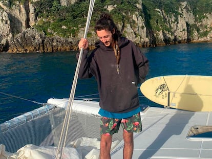 Jorge Estrada works on a boat docked at Waiheke Island (New Zealand) that will head next to Fiji..