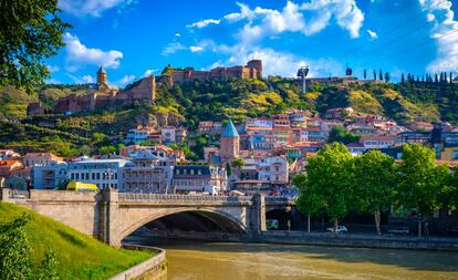 Panorámica de la Ciudad Vieja de Panoramic Tbilisi, capital de Georgia.