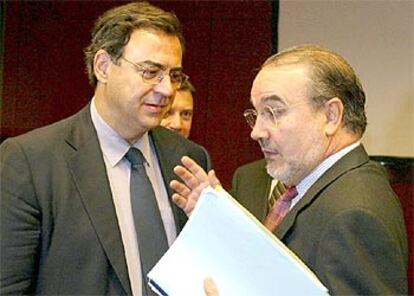 Pedro Solbes conversa con el ministro griego de finanzas, Nikolaos Christodoulakis.
/ EPA