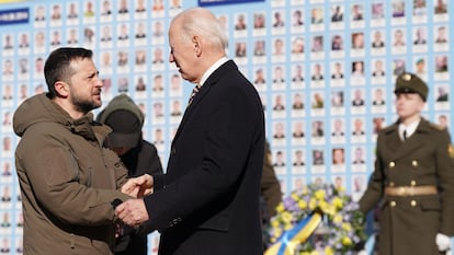 US President Joe Biden (R) is greeted by Ukrainian President Volodymyr Zelenskiy during a visit in Kyiv on February 20, 2023.