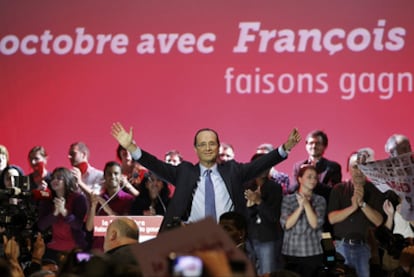 El candidato favorito para las primarias socialistas, François Hollande, ayer en un mitin en París.