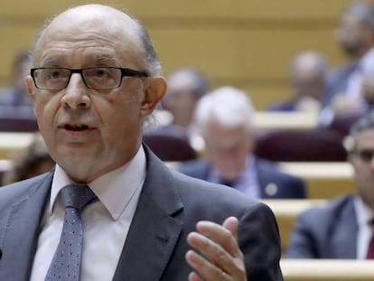 El ministro de Hacienda, Cristóbal Montoro, en una de sus últimas comparecencias en el Senado. 