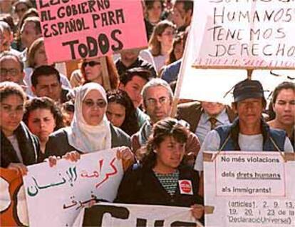 Manifestación en Valencia de inmigrantes en contra de la Ley de Extranjería.