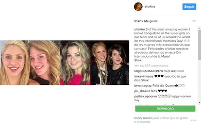 Shakira también se sumó con una foto en la que festeja junto a "tres de las mujeres más importantes de su vida".