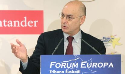 El consejero de Interior del Gobierno vasco, Rodolfo Ares, durante la conferencia en el Fórum Nueva Economía, en Bilbao.
