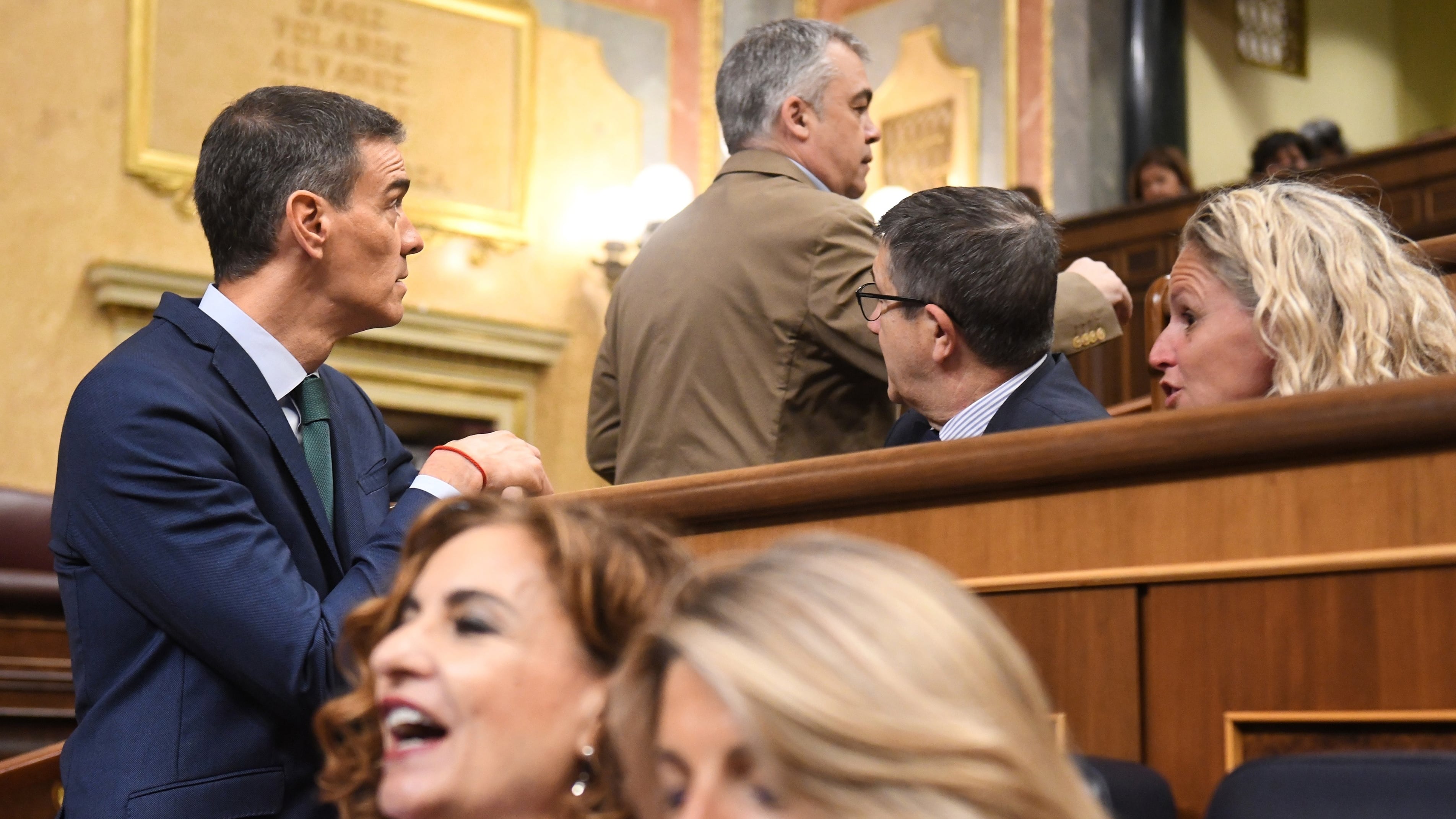 Las 12 horas que sacudieron al Gobierno y al PSOE: “Santos me ha mentido en toda la cara”