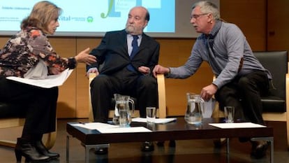 De izquierda a derecha, Natividad Rodríguez, presidenta de la Fundación Fernando Buesa, José Guillermo Zubia y Gorka Landaburu este jueves en Vitoria.