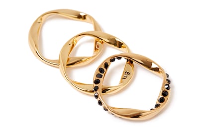 Set de anillos dorados con detalle de cristales de Bimba y Lola. Para llevar juntos o separados. Costaban 35 euros y se quedan en 24.