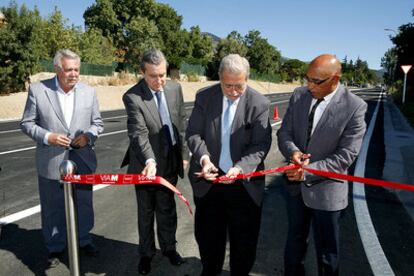 Beteta inaugura un tramo de 1,6 kilómetros de la M-621 a su paso por el casco urbano de Los Molinos.