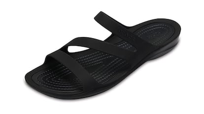 Estas sandalias de Crocs para mujer son cómodas e ideales para el verano.