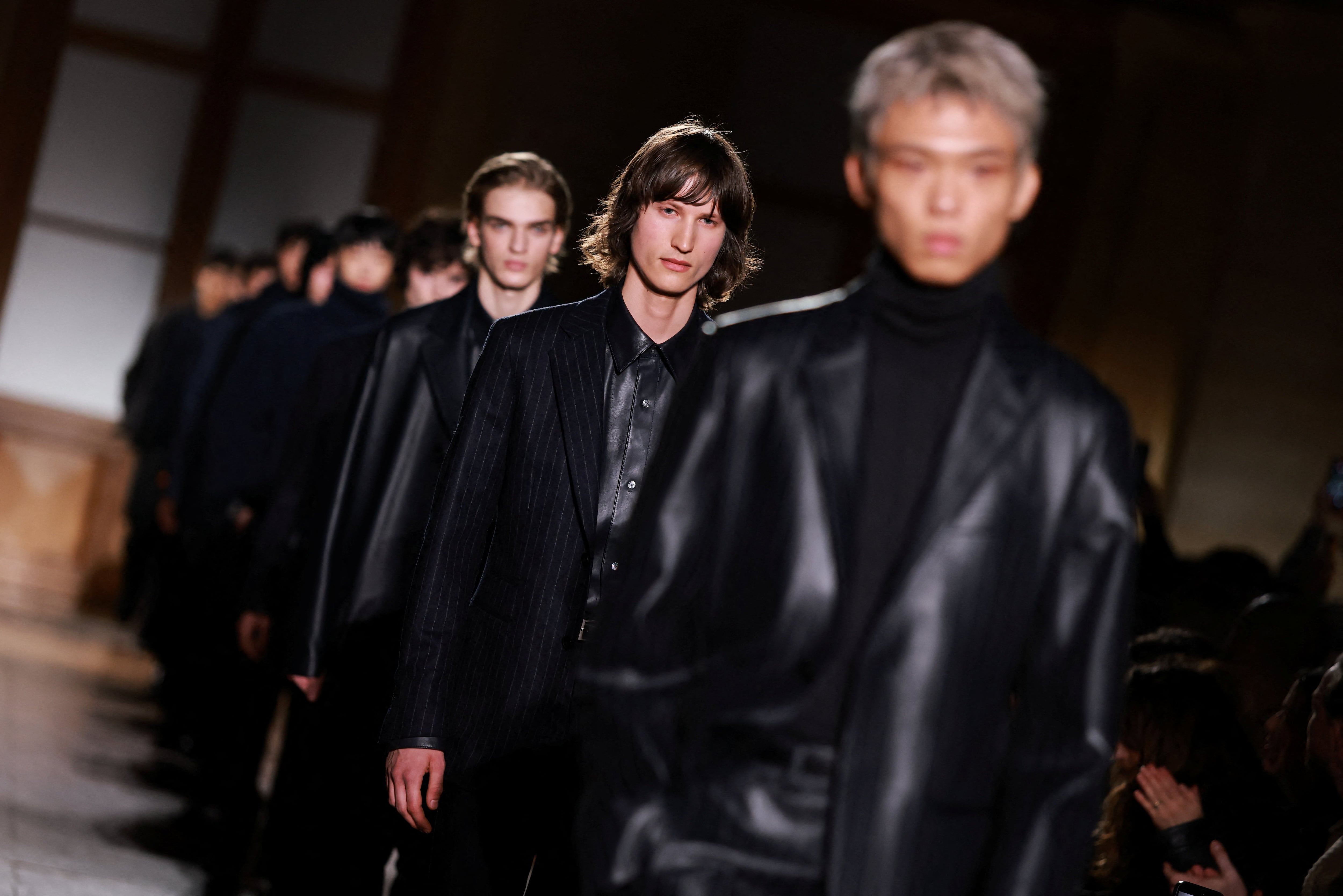 “Placeres egoístas”: con discreción, la moda en París apuesta por el lujo