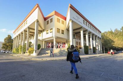 Una de las facultades de la Universidad de Granada.