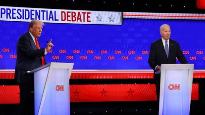 Donald Trump y Joe Biden, durante un momento del primer debate presidencial de las elecciones de 2024, en Atlanta.