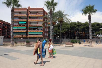 Urbanización con segundas residencias a pie de playa en el paseo Maritimo de Torredembarra.