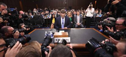 Mark Zuckerberg, presidente executivo do Facebook, prestes a depor no Senado dos Estados Unidos em abril.