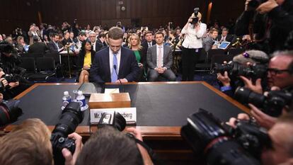 Mark Zuckerberg, presidente executivo do Facebook, prestes a depor no Senado dos Estados Unidos em abril.